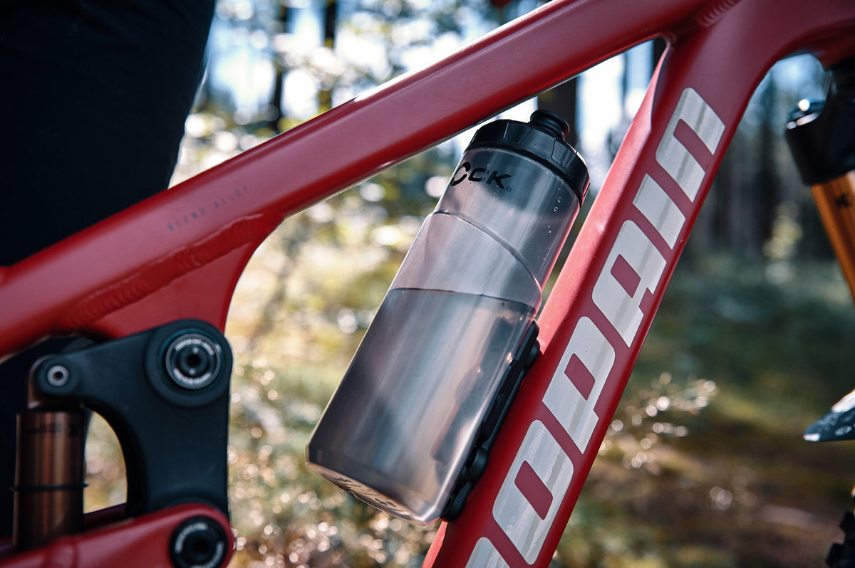 Fidlock Twist bottle 600 שחור, בקבוק מים מגנטי לאופניים, מבט 5