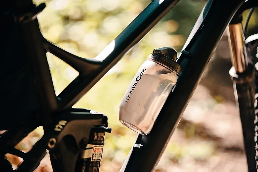 Fidlock Twist bottle 450 שחור שקוף, בקבוק מים מגנטי לאופניים, מבט 4