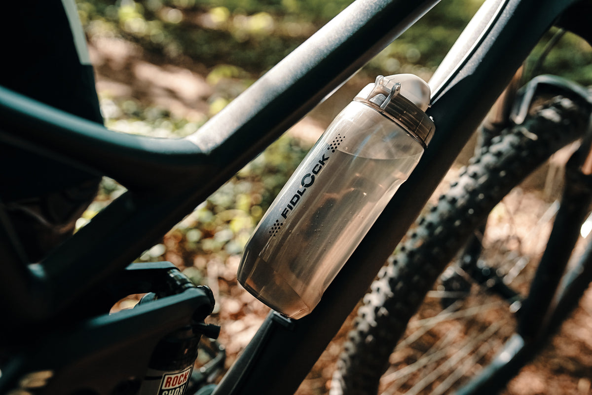 Fidlock Twist bottle 590 שחור שקוף, בקבוק מים מגנטי לאופניים, מבט 2