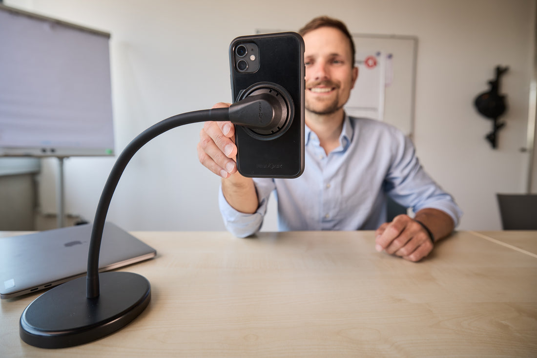 fidlock  מעמד שולחני ואקום